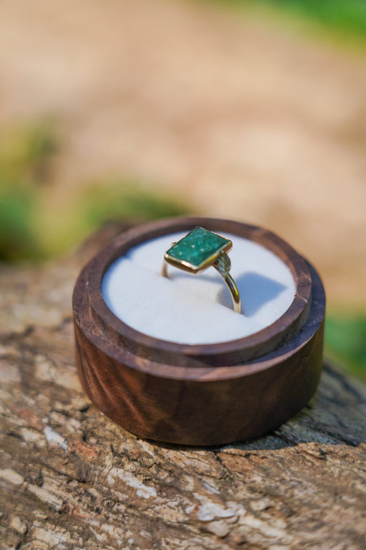 Green Bouquet 9ct gold & Emerald Ring